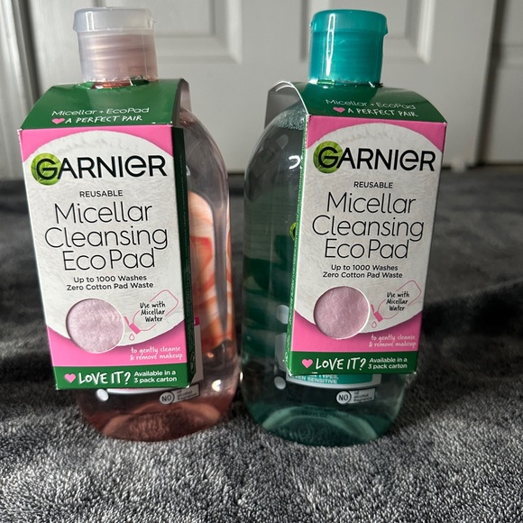 Garnier Micellar Cleansing Eco Pads with Pink and Green Bottles - Picture 1 of 2